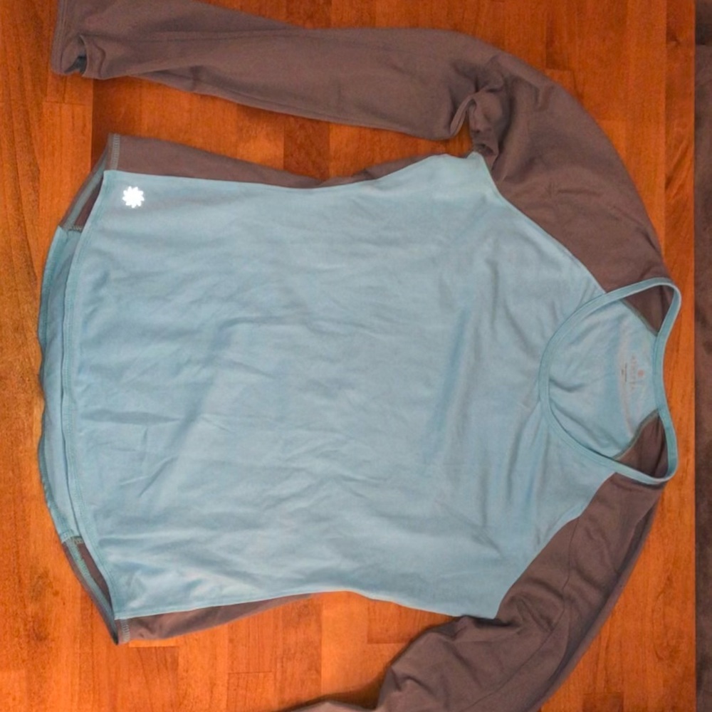 Athleta long sleeve workout top raglan sleeve blue